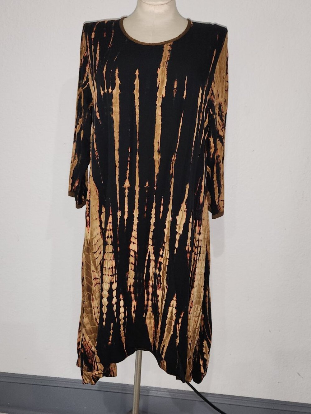 Vertical tie-die bleach pattern tunic Dress and asymmetrical hem